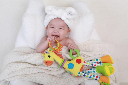 滑县宝宝头上有白色的小点 滑县宝宝头上有白色的小点